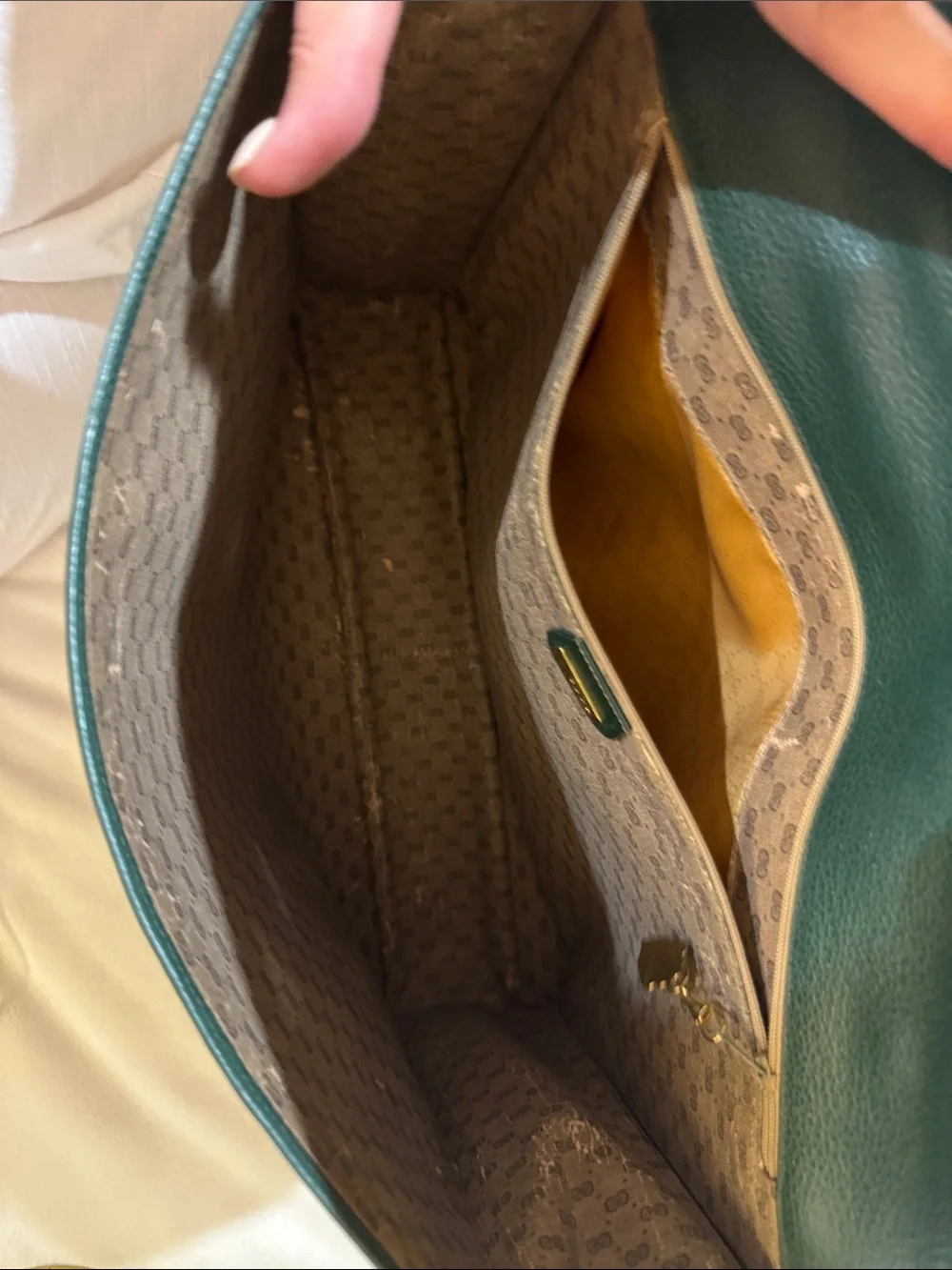 Vintage Gucci Green Leather Briefcase with Gold Hardware - Picture 5 of 6